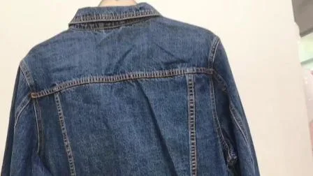 Giubbotti in denim da uomo grigi e alla moda dalla vestibilità slim e cappotti in denim